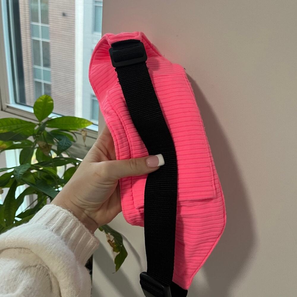 Triangl Hot Pink Ribbed Fanny Pack - Picture 2 of 4